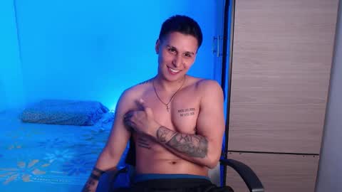 VALENTINO online show from October 25, 1:28 am