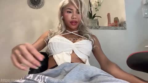 valeri_bigcock online show from January 14, 8:44 am