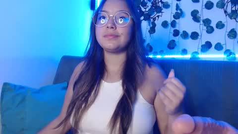 Snapshot of valeria_cherry chatting on December 11, 3:56 am valeria online show from December 11, 3:56 am