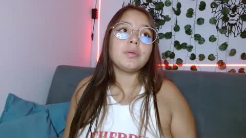 Snapshot of valeria_cherry chatting on January 13, 5:44 am valeria online show from January 13, 5:44 am