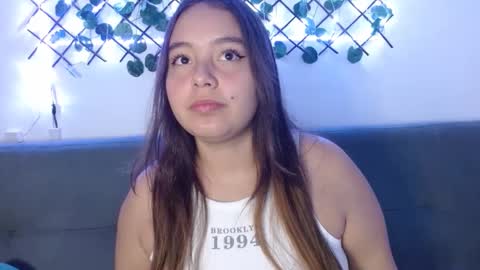 Snapshot of valeria_cherry chatting on February 21, 5:24 am valeria online show from February 21, 5:24 am