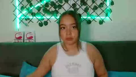 Snapshot of valeria_cherry chatting on February 25, 5:19 am valeria online show from February 25, 5:19 am