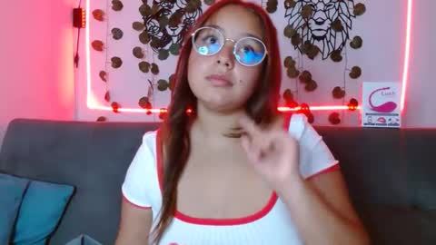 Snapshot of valeria_cherry chatting on January 5, 4:58 am valeria online show from January 5, 4:58 am