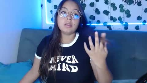 Snapshot of valeria_cherry chatting on January 4, 4:01 am valeria online show from January 4, 4:01 am