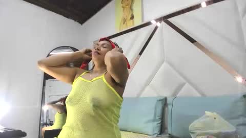 valeria_gil_ online show from May 5, 3:13 am