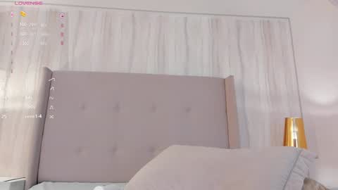 Snapshot of valeriah_ chatting on January 23, 1:56 pm Valeria online show from January 23, 1:56 pm