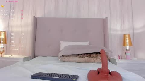 Snapshot of valeriah_ chatting on February 14, 2:33 pm Valeria online show from February 14, 2:33 pm