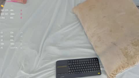 Snapshot of valeriah_ chatting on January 21, 2:26 pm Valeria online show from January 21, 2:26 pm