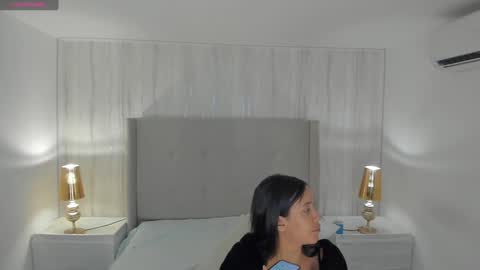 Snapshot of valeriah_ chatting on January 23, 10:54 am Valeria online show from January 23, 10:54 am