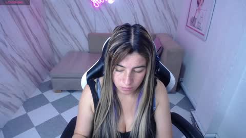 Snapshot of valerie_b chatting on January 26, 3:06 am valerie_b online show from January 26, 3:06 am