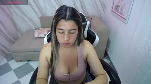 Snapshot of valerie_b chatting on March 1, 3:10 am valerie_b online show from March 1, 3:10 am