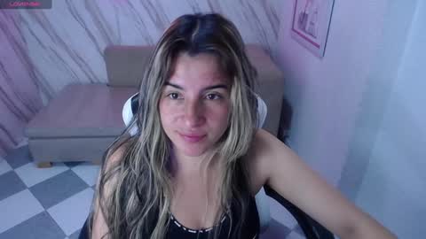 Snapshot of valerie_b chatting on January 30, 3:00 am valerie_b online show from January 30, 3:00 am