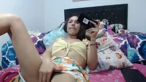 Snapshot of valerie_rousse chatting on February 23, 4:07 am valerie_rousse online show from February 23, 4:07 am