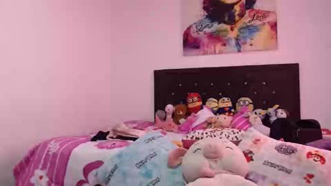 Snapshot of valerie_rousse chatting on February 26, 8:15 pm valerie_rousse online show from February 26, 8:15 pm