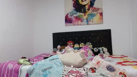 Snapshot of valerie_rousse chatting on March 5, 12:49 am valerie_rousse online show from March 5, 12:49 am