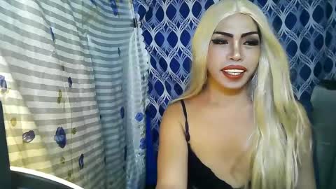 Snapshot of valerie_sensual chatting on February 2, 3:10 am valerie_sensual online show from February 2, 3:10 am