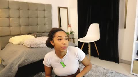 Snapshot of valeriebony chatting on March 3, 3:52 am Valerie Style3 online show from March 3, 3:52 am