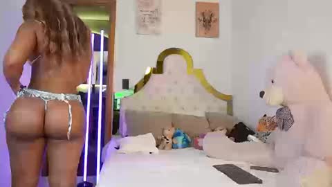 Snapshot of valeriecollinss_ chatting on September 10, 12:22 am valeriecollinss_ online show from September 10, 12:22 am
