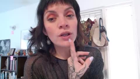 Val online show from February 23, 4:09 pm