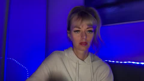 Valerie  online show from December 13, 9:54 pm