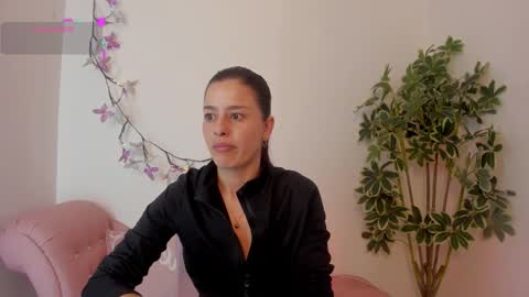 valeriemattson_ online show from October 25, 11:49 pm