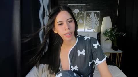 Snapshot of valerieriches chatting on February 17, 2:49 pm Valerie online show from February 17, 2:49 pm