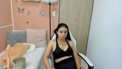 Snapshot of valerihouse chatting on January 13, 8:58 pm Juli C online show from January 13, 8:58 pm