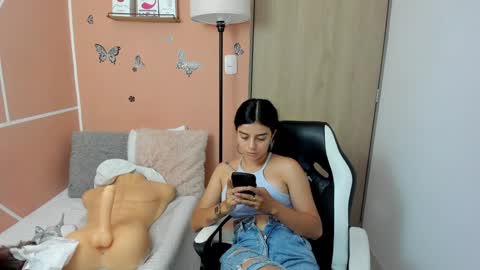 Snapshot of valerihouse chatting on January 17, 8:33 pm Juli C online show from January 17, 8:33 pm