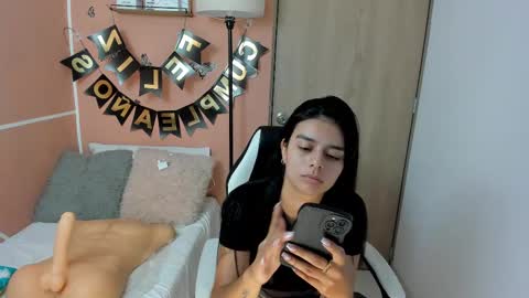 Snapshot of valerihouse chatting on February 19, 11:36 pm Juli C online show from February 19, 11:36 pm
