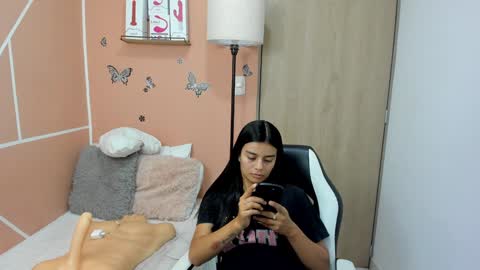 Snapshot of valerihouse chatting on February 1, 8:26 pm Juli C online show from February 1, 8:26 pm
