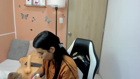 Snapshot of valerihouse chatting on February 3, 10:11 pm Juli C online show from February 3, 10:11 pm
