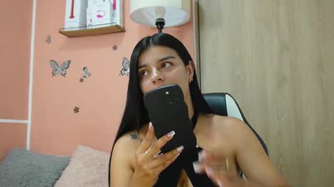 Snapshot of valerihouse chatting on February 28, 7:46 pm Juli C online show from February 28, 7:46 pm