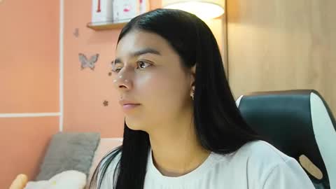 Snapshot of valerihouse chatting on February 24, 9:31 pm Juli C online show from February 24, 9:31 pm
