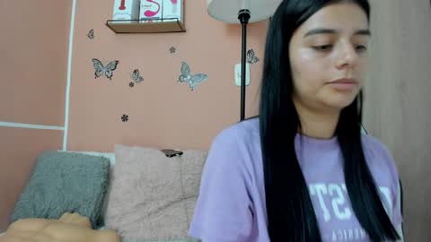 Snapshot of valerihouse chatting on January 28, 11:07 pm Juli C online show from January 28, 11:07 pm