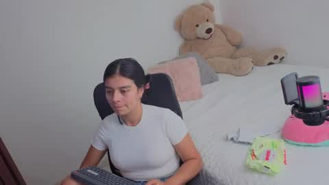 valerihouse_ online show from June 11, 2:33 am