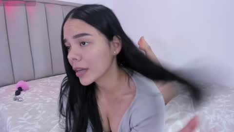 Snapshot of valery__nova chatting on March 4, 4:52 pm Cris online show from March 4, 4:52 pm