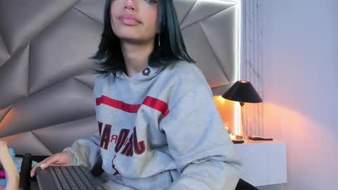 valery_smith15 online show from February 14, 9:13 am