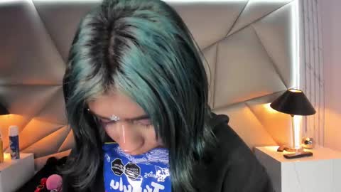 valery_smith15 online show from February 28, 9:36 am