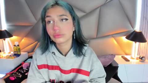 valery_smith15 online show from February 17, 3:15 am