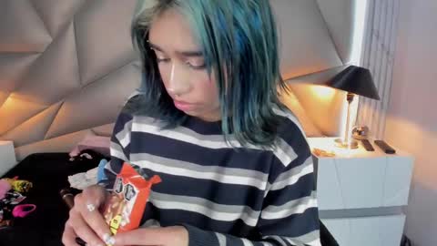 valery_smith15 online show from March 6, 6:19 am