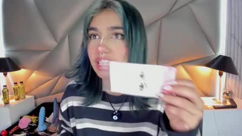 valery_smith15 online show from March 6, 9:25 am