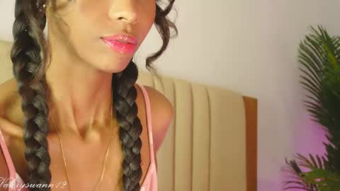 Valery swan1 online show from May 18, 12:22 pm