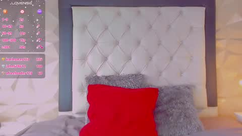 Snapshot of valerydiamond_ chatting on February 21, 9:32 pm Valery online show from February 21, 9:32 pm
