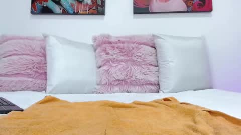 Snapshot of valeryrivas_ chatting on February 26, 10:36 pm Valery Rivas online show from February 26, 10:36 pm