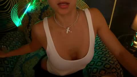 Snapshot of valeryroyale chatting on March 5, 5:39 pm Valery online show from March 5, 5:39 pm
