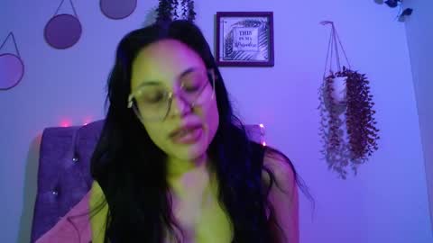 valkiry_ online show from April 4, 9:55 pm