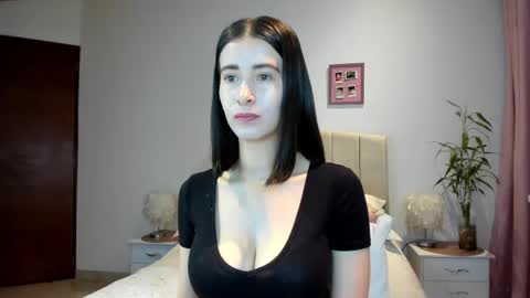 Snapshot of vallejo_macarena chatting on March 9, 3:01 am Macarena online show from March 9, 3:01 am