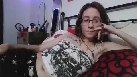 Snapshot of valleriestarr chatting on January 3, 1:27 am Vallerie Starr online show from January 3, 1:27 am