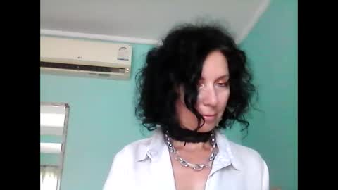 Snapshot of valleriwind chatting on February 6, 3:06 am ValleriWind online show from February 6, 3:06 am