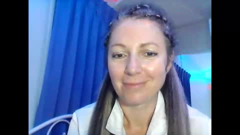 Snapshot of valleriwind chatting on January 27, 8:07 am ValleriWind online show from January 27, 8:07 am